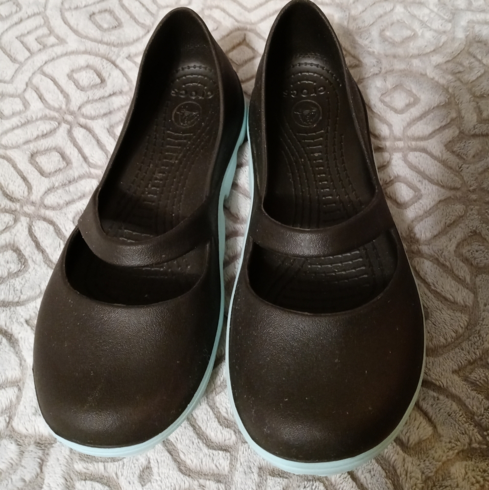 Crocs size 7